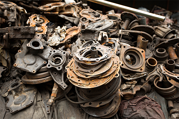 Our auto recyclers pick up different old scrap cars and parts 